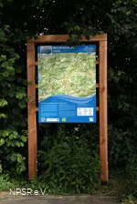 Informationstafel zum Wanderwegenetz vor Ort