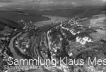 Luftbild von Finnentrop und seinen Bahnanlagen etwa 1960.