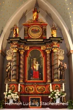 Sendschotter Kapelle vertikal Innenraum.JPG