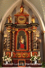 Sendschotter Kapelle vertikal Innenraum.JPG