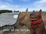 Sagenbank mit Hörspielplakette und Sagenfigur