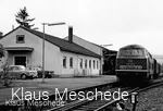 Gü̈terzug im Bahnhof Schmallenberg am 26. Mai 1976