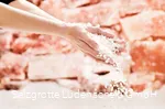 Hände mit Salz