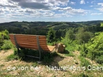 Der Aussichtspunkt mit Waldsofa und traumhaften Au