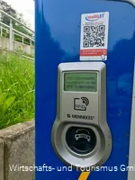 E- Auto Ladesäule an der Staumauer